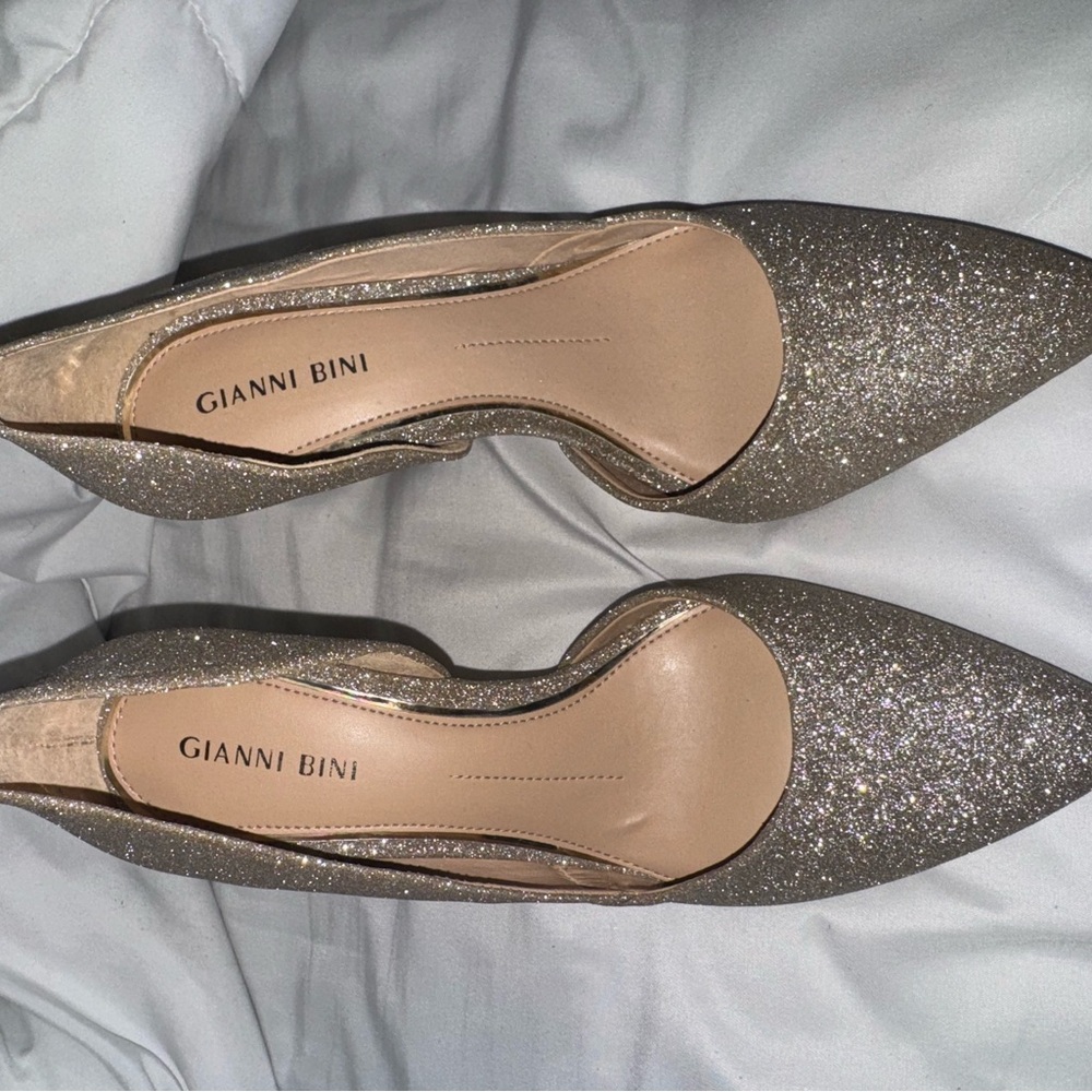 Gianni Bini Gold Glitter heels